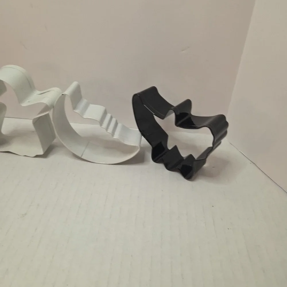 Halloween Metal Cookie Cutters Pumpkin Ghost Moon Bat‎ Lot of 4
